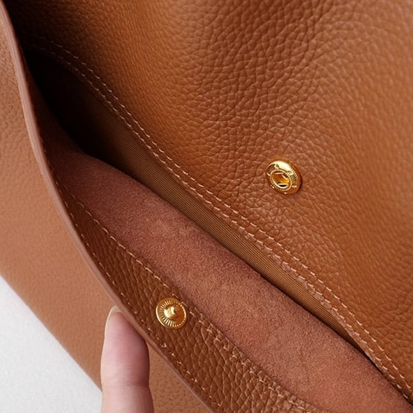 Simple Solid Color Shoulder Bag Made of Genuine Leather