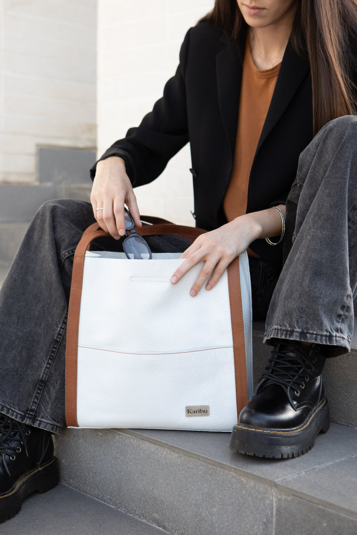 Dominga White Wallet in Coffee