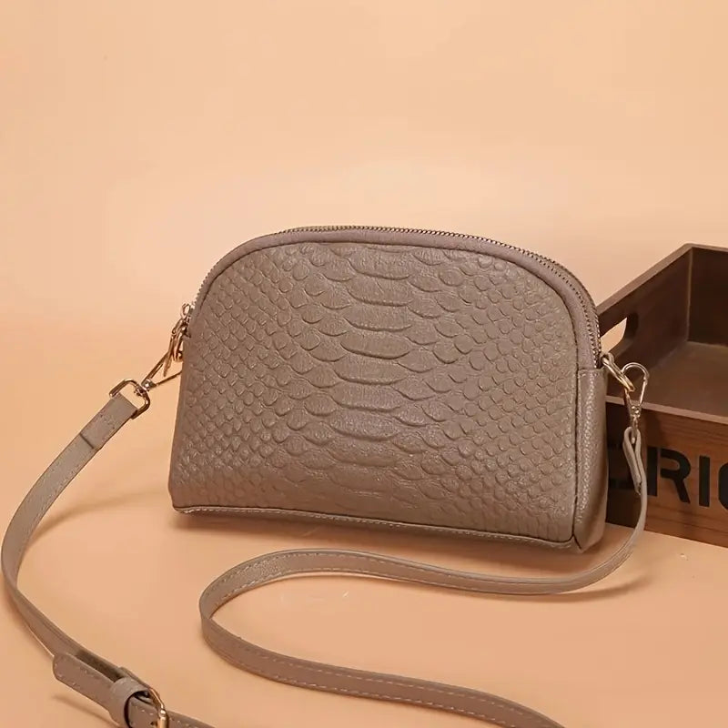 Monika's Elegant Shoulder Bag