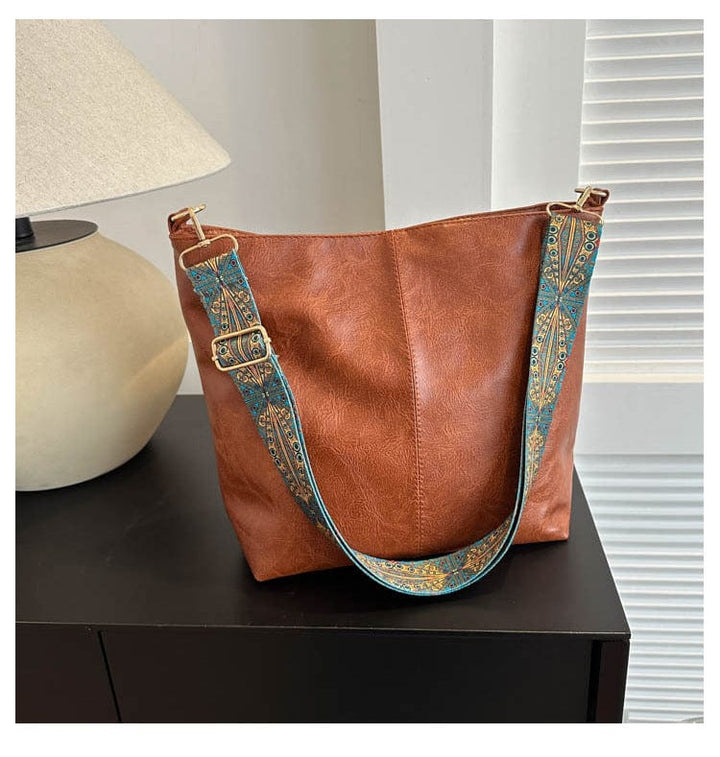 Modern and Functional Shoulder Bag for Women
