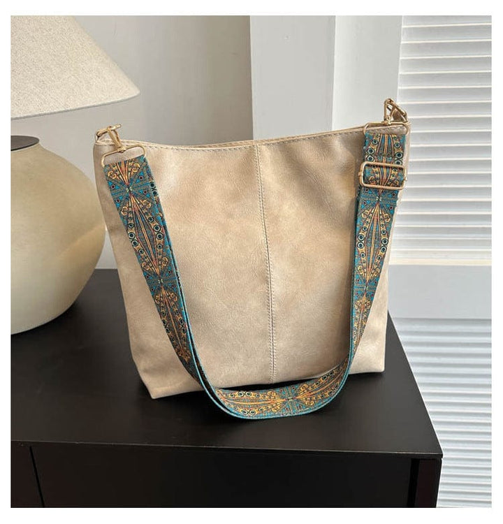 Modern and Functional Shoulder Bag for Women